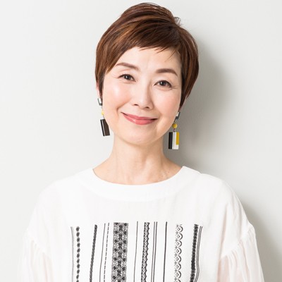 グレーヘアで注目の手塚理美さん　還暦までに黒→茶→白「ふふふ」