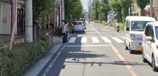 路線バスが倒れていた男性をひく事故、男性は死亡
