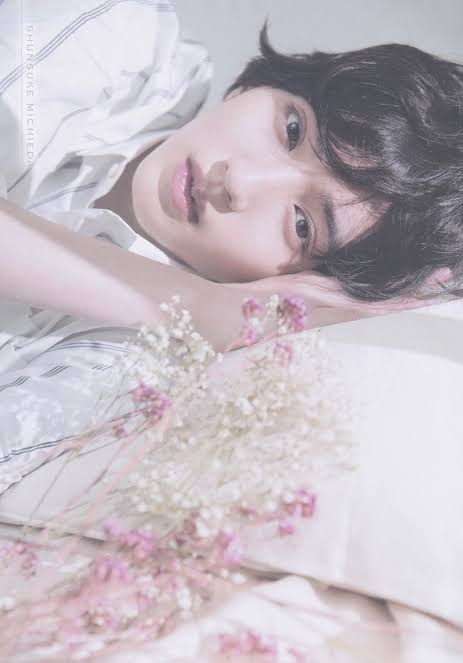 なにわ男子・道枝駿佑、爽やかな衣装で柔和な笑み 『週刊朝日』単独初表紙飾る