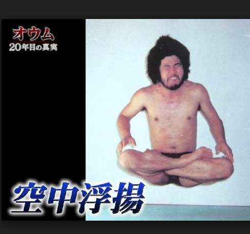 絶対見られたくない家の中での奇行