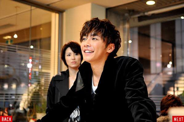 元・成宮寛貴、伊藤歩と寄り添う2ショット公開「すばらしい女優の歩ちゃんも一緒に」