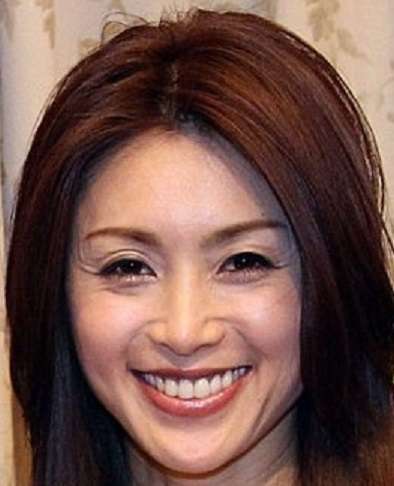 酒井法子、デコ出しオールバックへアの最新ショットに絶賛の嵐「きれい」「美人だから似合う」