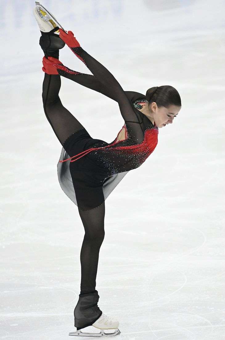 15歳ワリエワ249・24点!北京五輪金候補が世界最高V 4回転3本成功