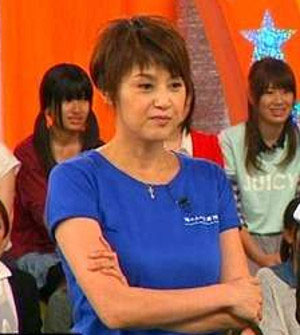 藤原紀香 胸元谷間がシースルーで「ボンドガール」「セクシー」の声 007鑑賞時