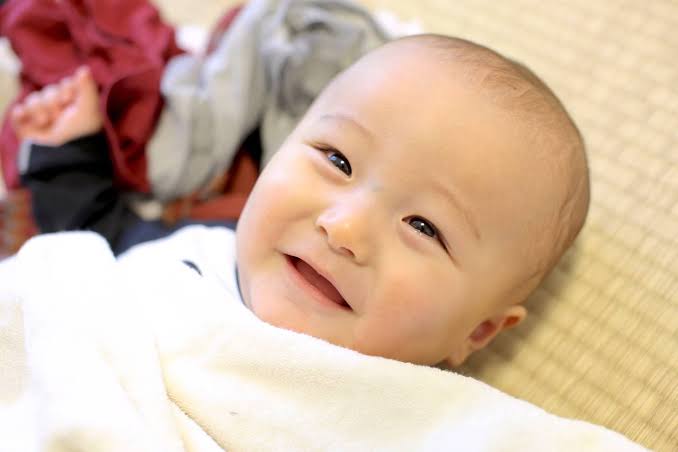 赤ちゃんが天井や壁を見て笑う ガールズちゃんねる Girls Channel