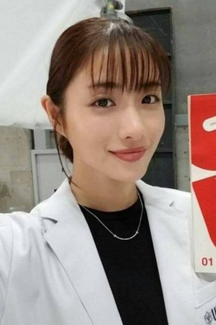桐谷美玲、ティファニーの Tスマイルペンダント&上下デニムコーデに「カッコ可愛い」「素敵」の声