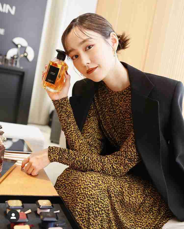 桐谷美玲、ティファニーの Tスマイルペンダント&上下デニムコーデに「カッコ可愛い」「素敵」の声