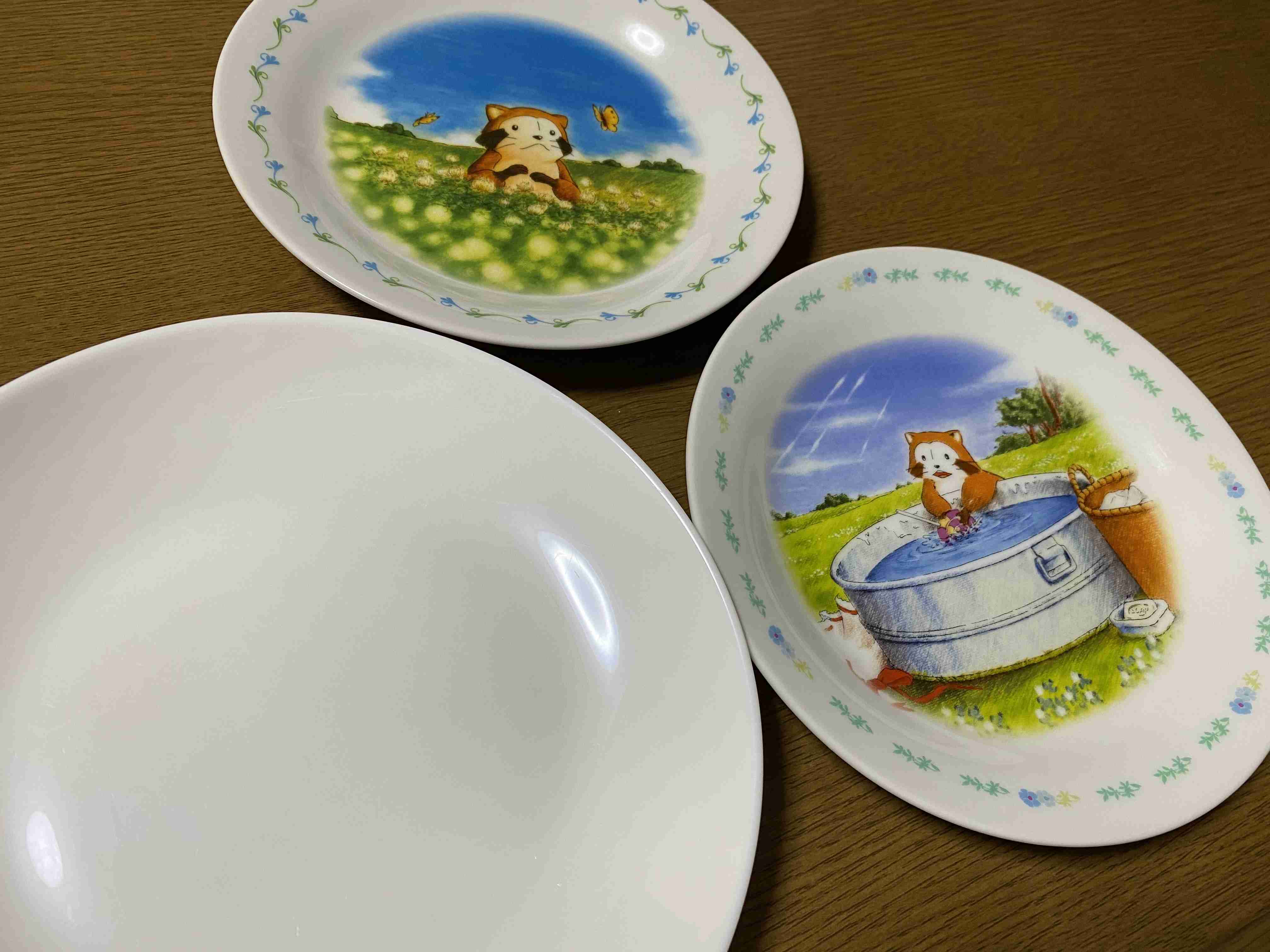 現役で使ってる春のパン祭りの絵皿の写真をあげるトピ