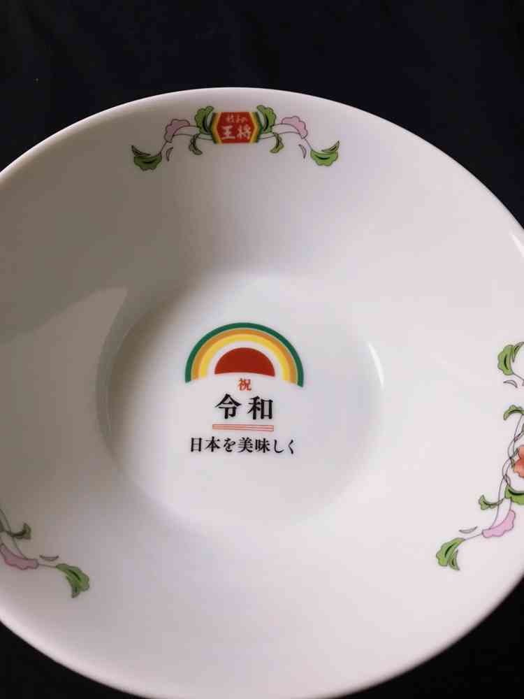 現役で使ってる春のパン祭りの絵皿の写真をあげるトピ