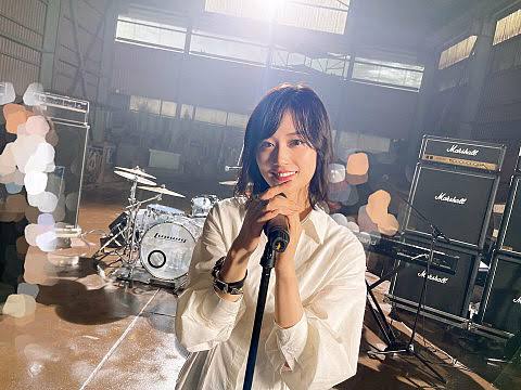 女性アイドルの曲でカッコ良い曲、教えて