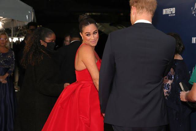 ヘンリー王子&メーガン妃 Xマスは王室で過ごす計画も 英女王入院受け