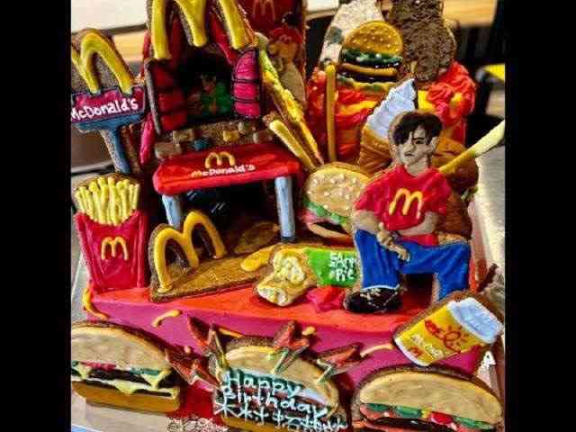 木村拓哉、ちょっと早めのバースデーケーキ。マクドナルドからの“豪華デコレーション”のお祝いに感謝