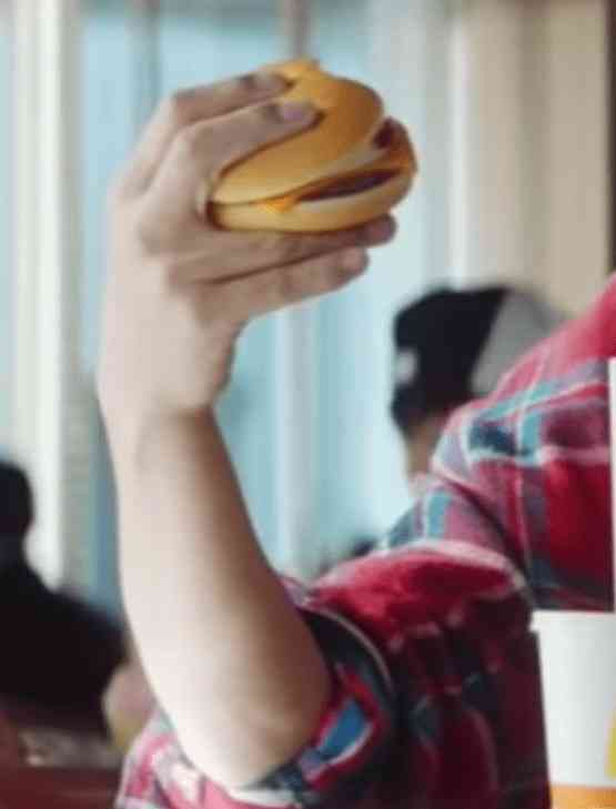 木村拓哉、ちょっと早めのバースデーケーキ。マクドナルドからの“豪華デコレーション”のお祝いに感謝