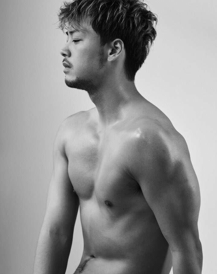 大人の色気！竹内涼真がヒゲスーツ姿で時計の回顧展に登場「渾身のいい声でナレーションした」