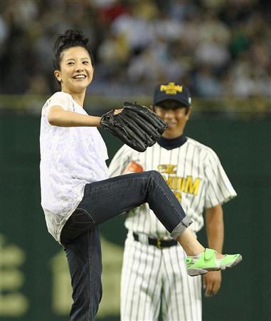 日本シリーズ第2戦で吉高由里子が始球式