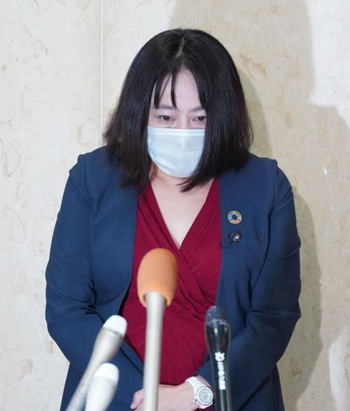 あて逃げの車　歩行者天国を暴走　標識をなぎ倒し逃走　福岡市天神