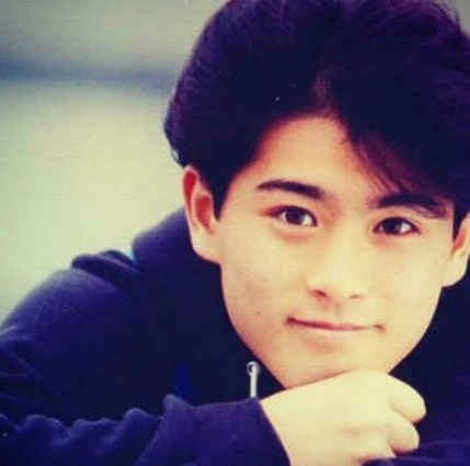 山口達也さんの13歳長男、私服姿のオフショット公開「可愛すぎてキュンキュン」「素敵な笑顔です」