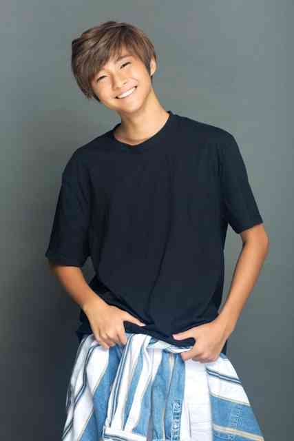 山口達也さんの13歳長男、私服姿のオフショット公開「可愛すぎてキュンキュン」「素敵な笑顔です」