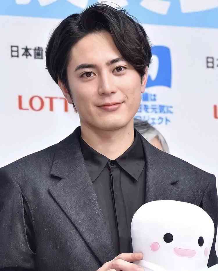 間宮祥太朗、役柄“コワモテ”多めもベストスマイル賞受賞 阪神強く笑顔が多めの1年に