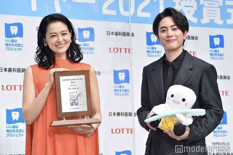 間宮祥太朗、役柄“コワモテ”多めもベストスマイル賞受賞 阪神強く笑顔が多めの1年に