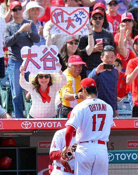 大谷翔平の神イラストや“珍”応援ボードが面白すぎ 「アロハSHOHEI」「私の誕生日が本塁打を打った」