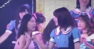 距離が近すぎる、距離を詰めてくる人