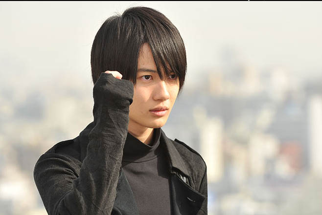 神木隆之介『au』CMに不快感！“マナー違反”だらけで「気に障る」