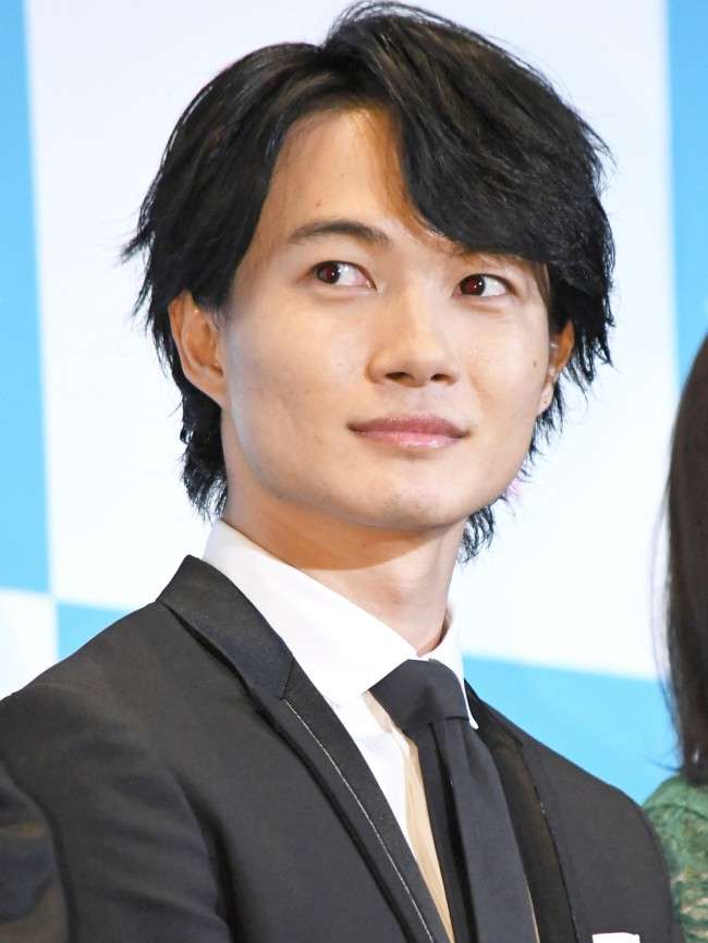 神木隆之介『au』CMに不快感！“マナー違反”だらけで「気に障る」