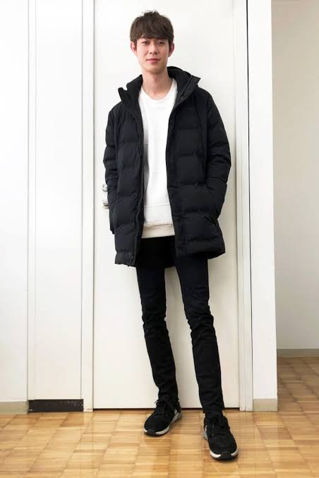 細くて華奢な男性アーティスト、俳優