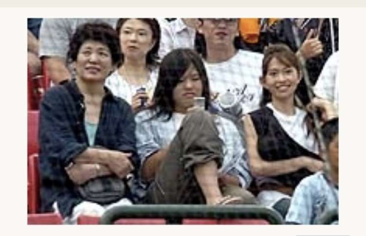 榎本加奈子さん、41歳最新ショットを公開!ベンツとの2ショットに「相変わらず素敵な女性」「美しい」