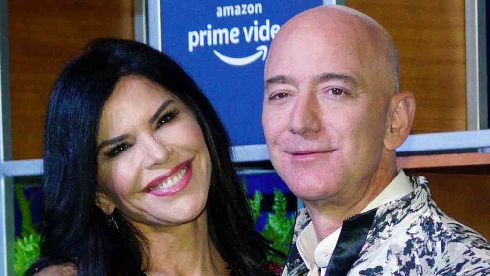アマゾン創業者の恋人がレオナルド・ディカプリオにうっとり熱視線「世界一リッチな恋人がいるのに」批判殺到