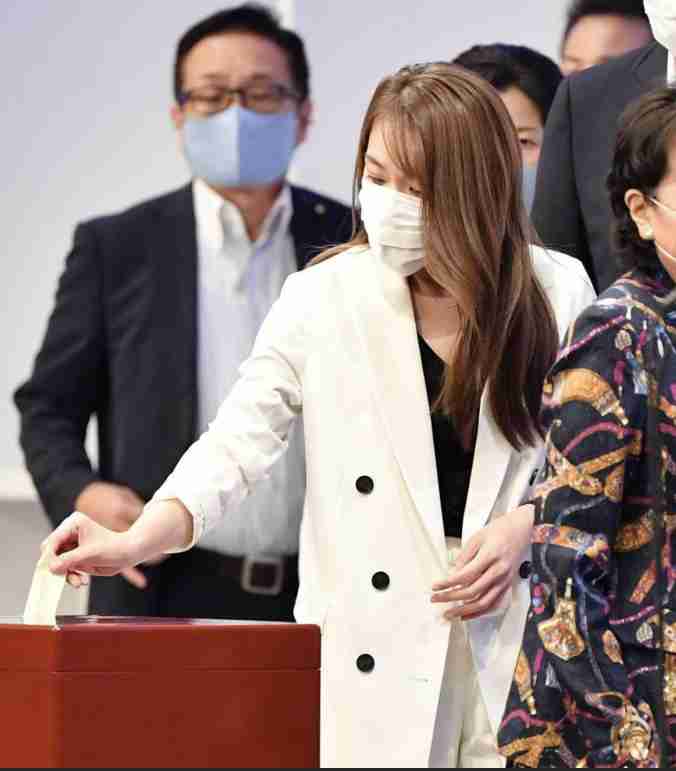 今井絵理子、島袋寛子との不仲説一蹴！「ヒロを超えるパートナーは現れない」