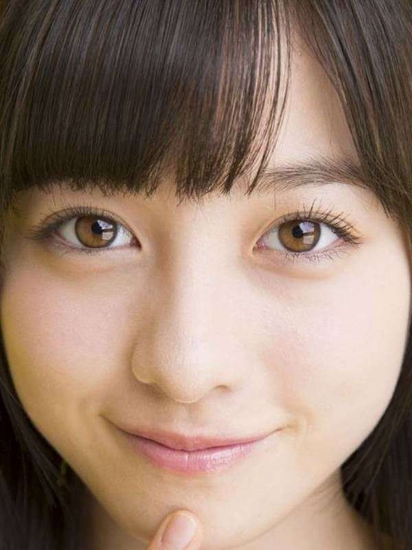 橋本環奈が彩る新しい1年　全編新作撮り下ろしカレンダー発売