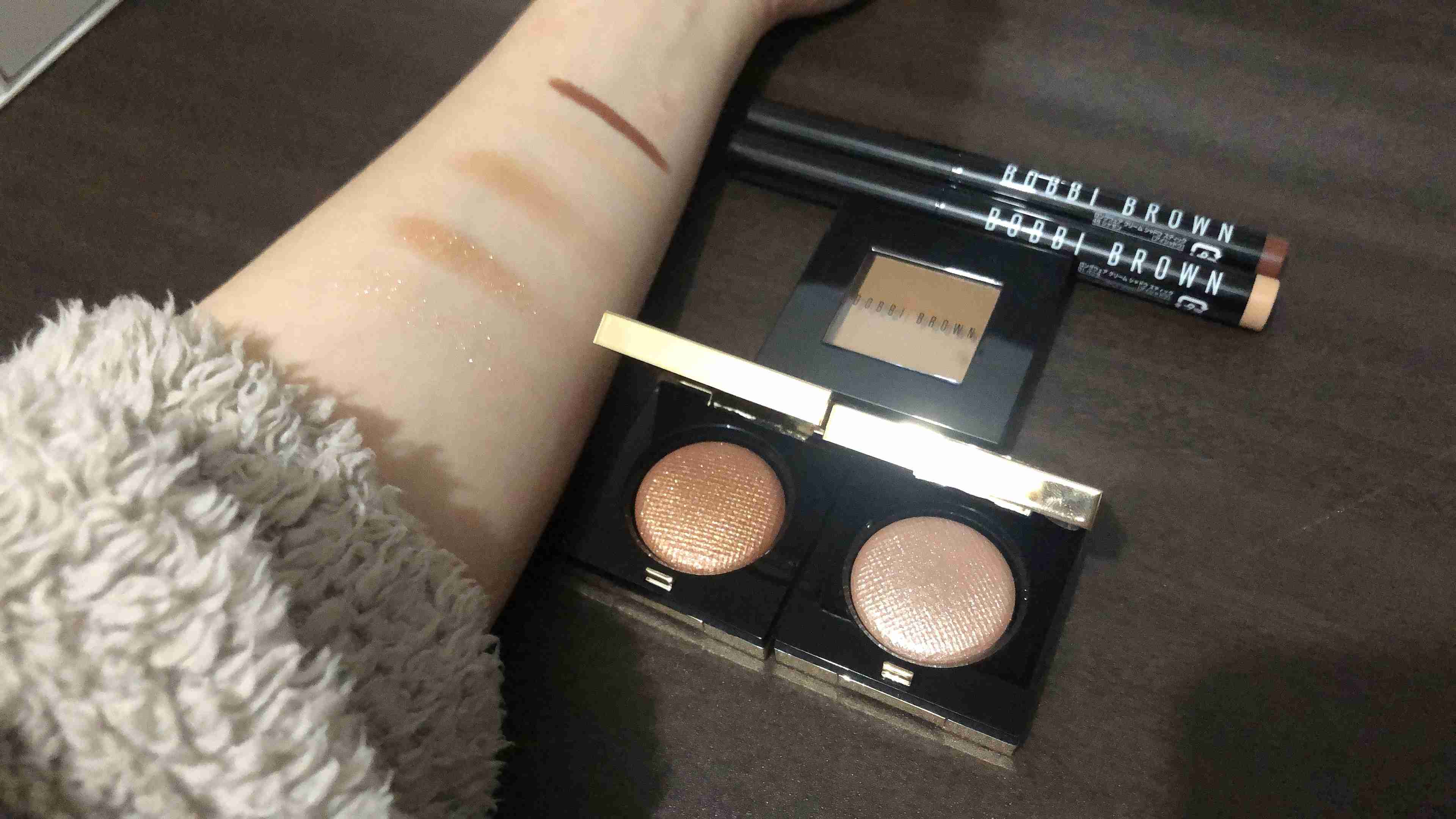 お気に入りのコスメのスウォッチを見せてください