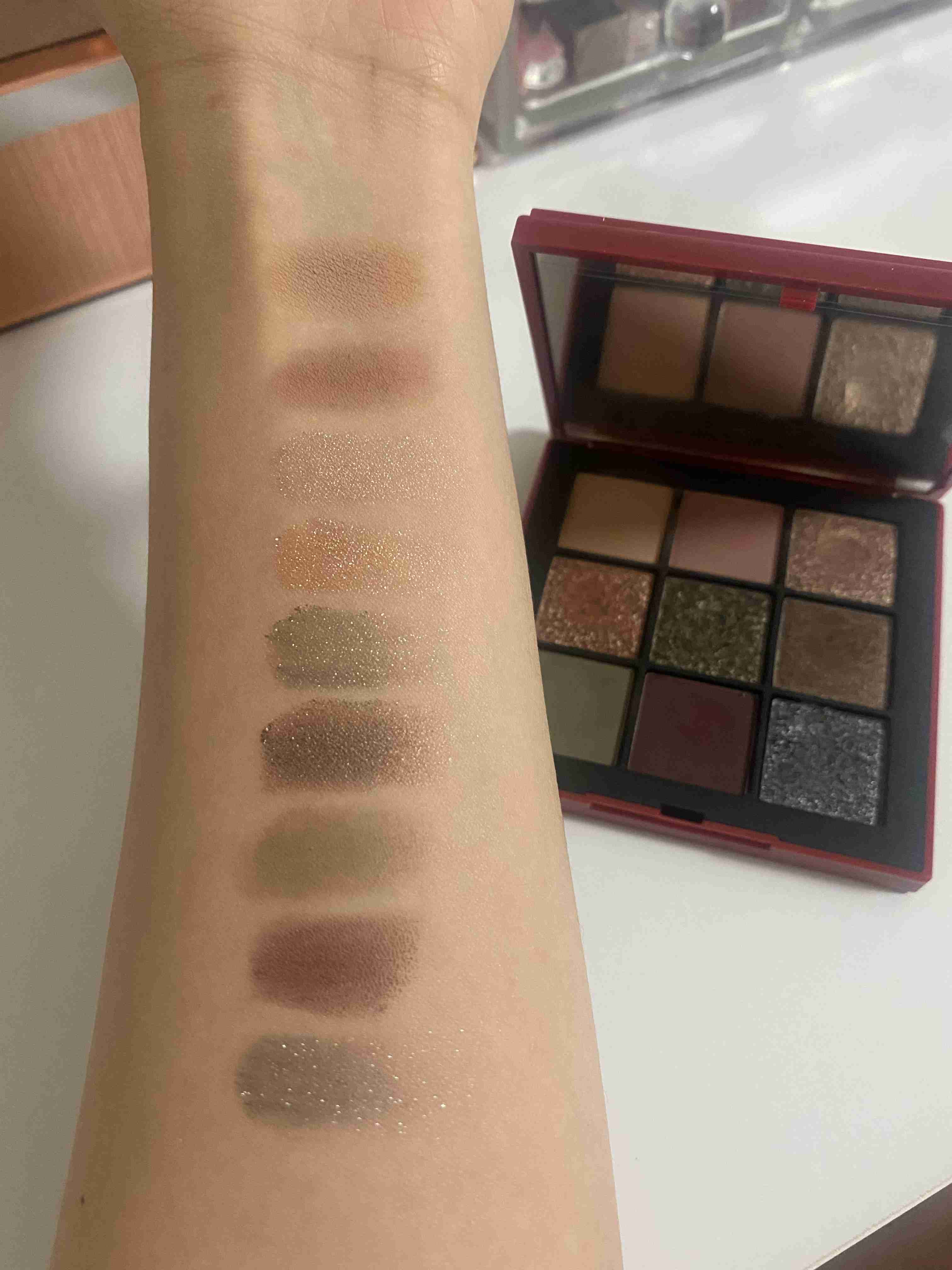 お気に入りのコスメのスウォッチを見せてください