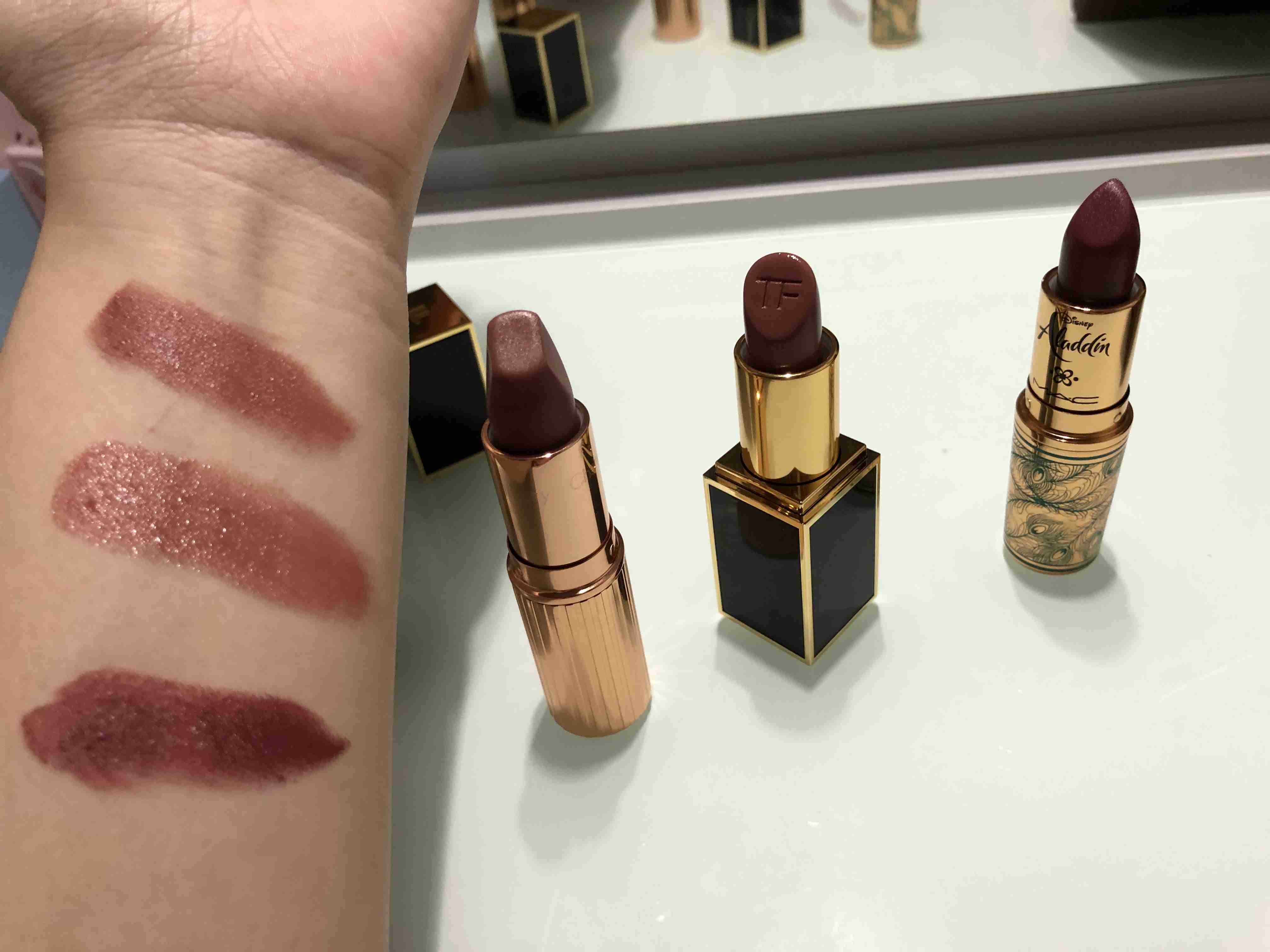 お気に入りのコスメのスウォッチを見せてください