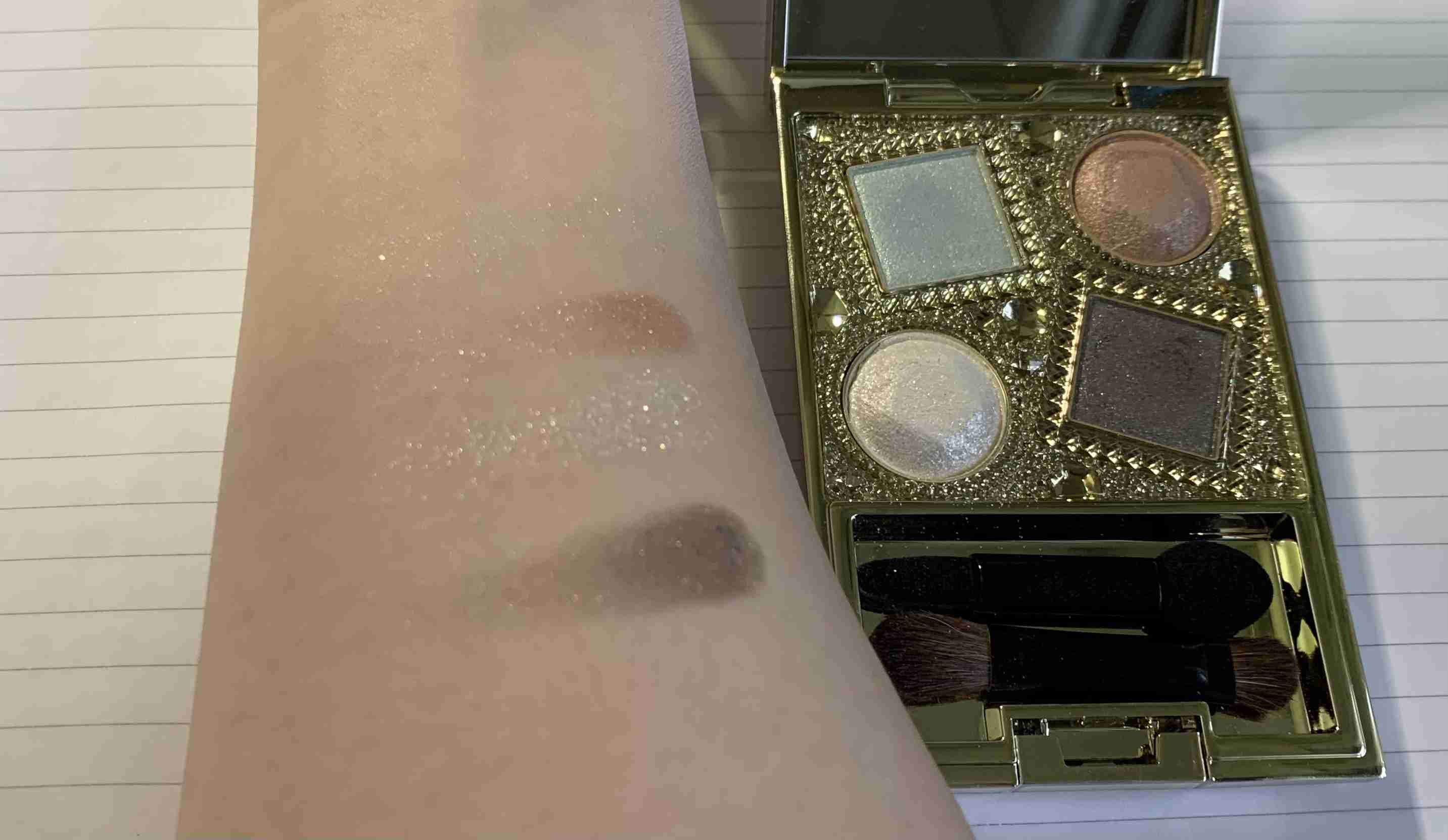 お気に入りのコスメのスウォッチを見せてください