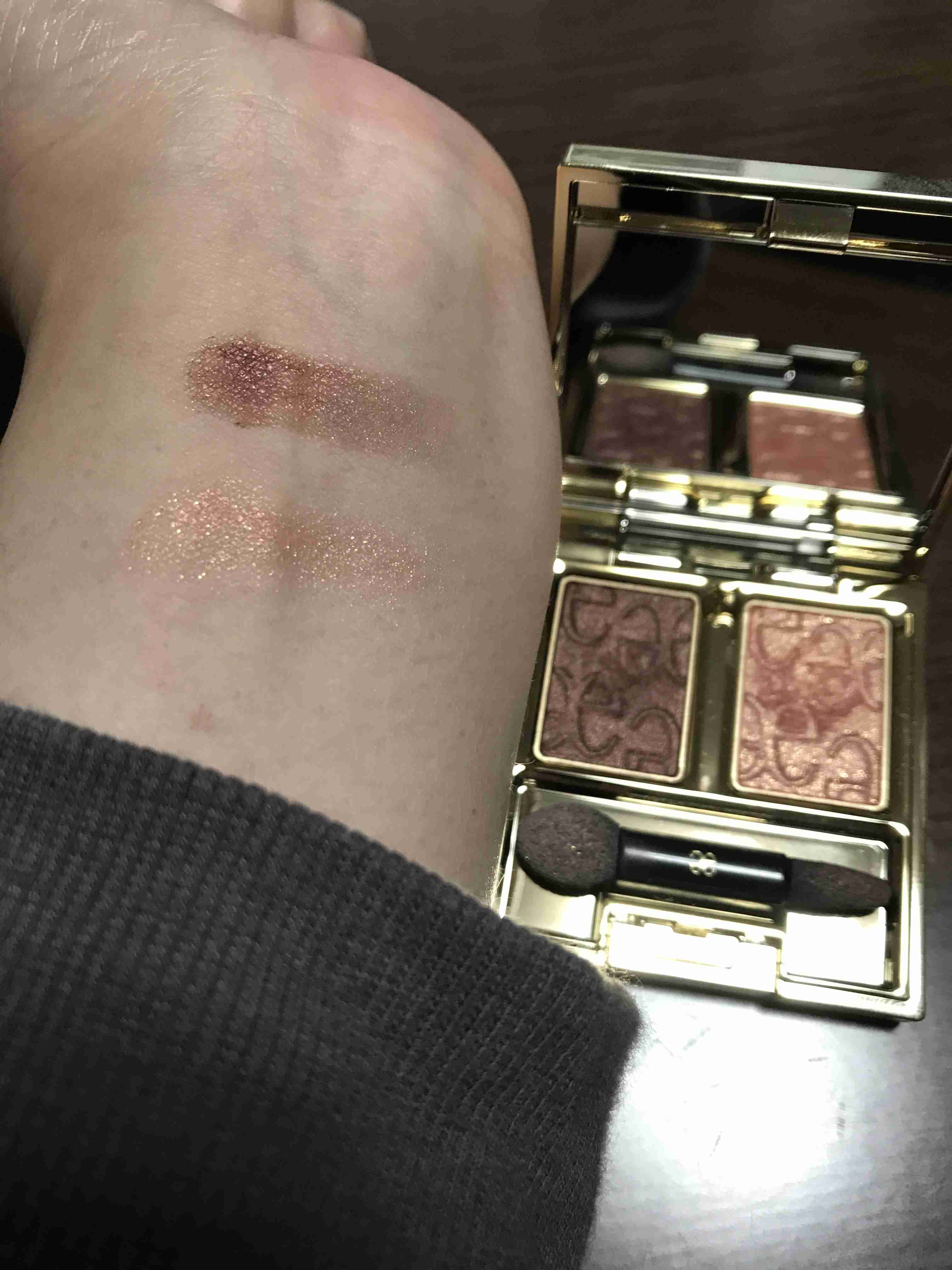 お気に入りのコスメのスウォッチを見せてください