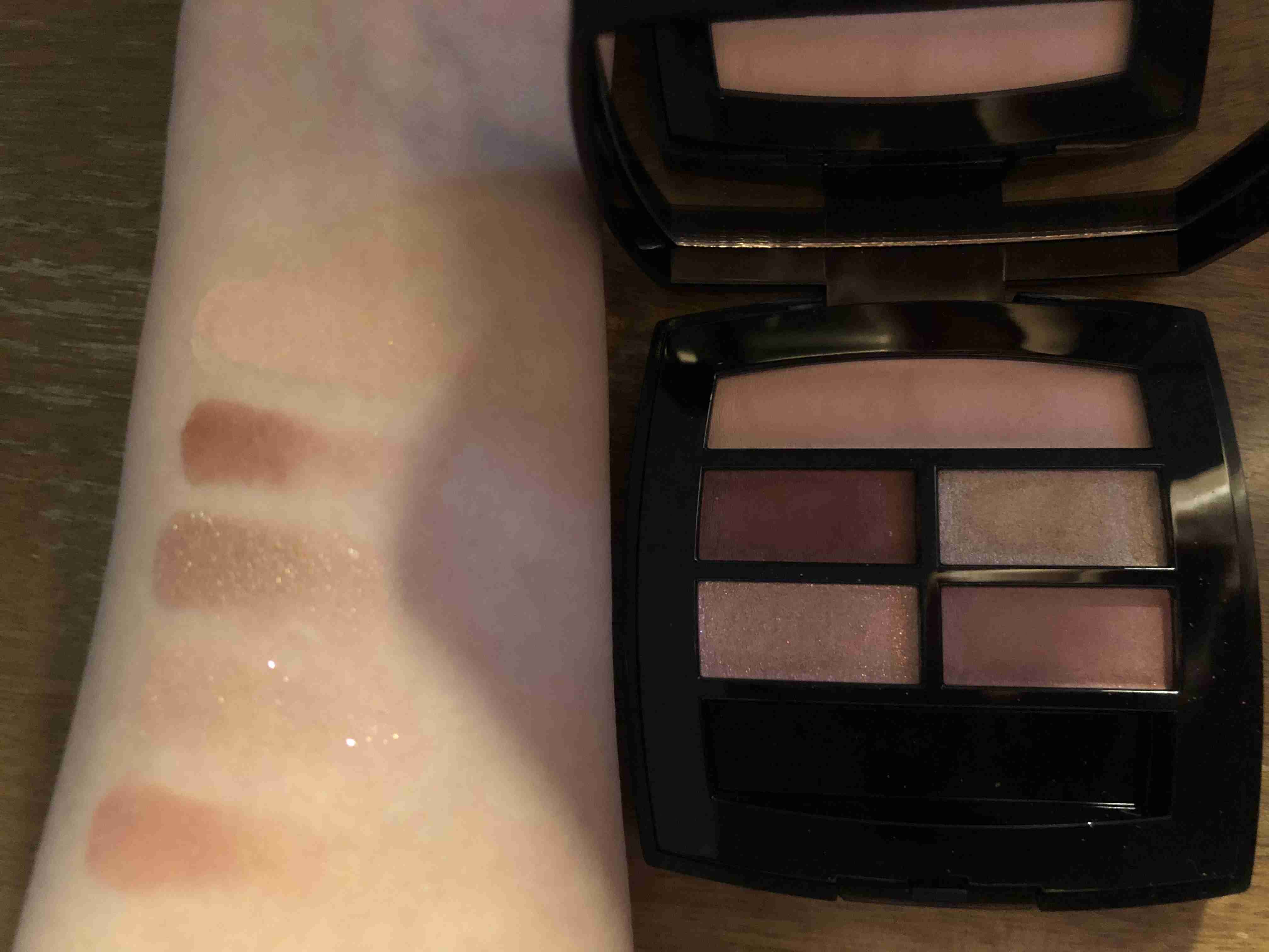 お気に入りのコスメのスウォッチを見せてください