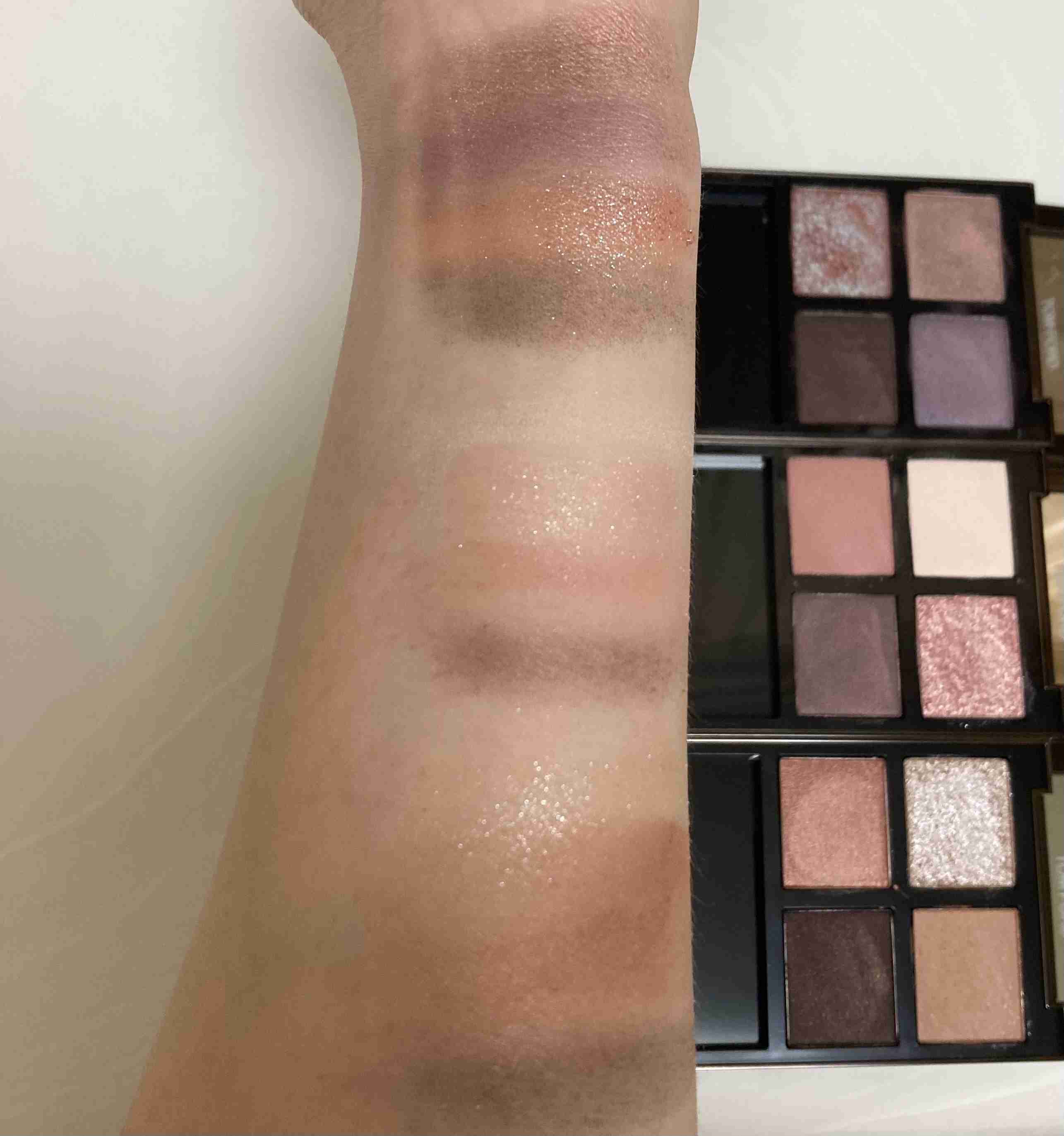 お気に入りのコスメのスウォッチを見せてください