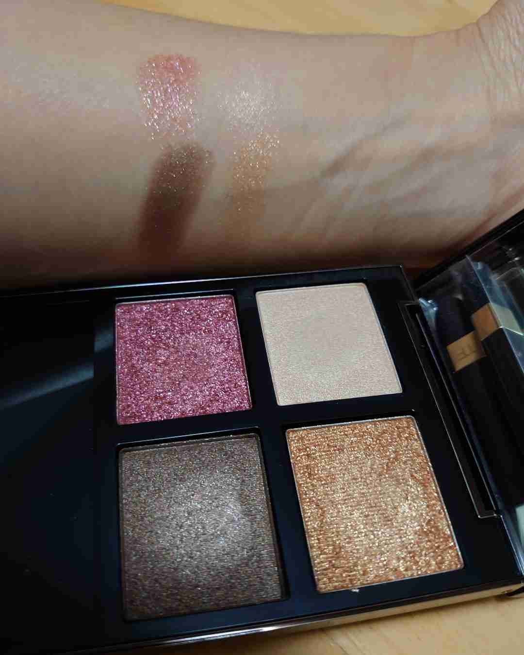 お気に入りのコスメのスウォッチを見せてください