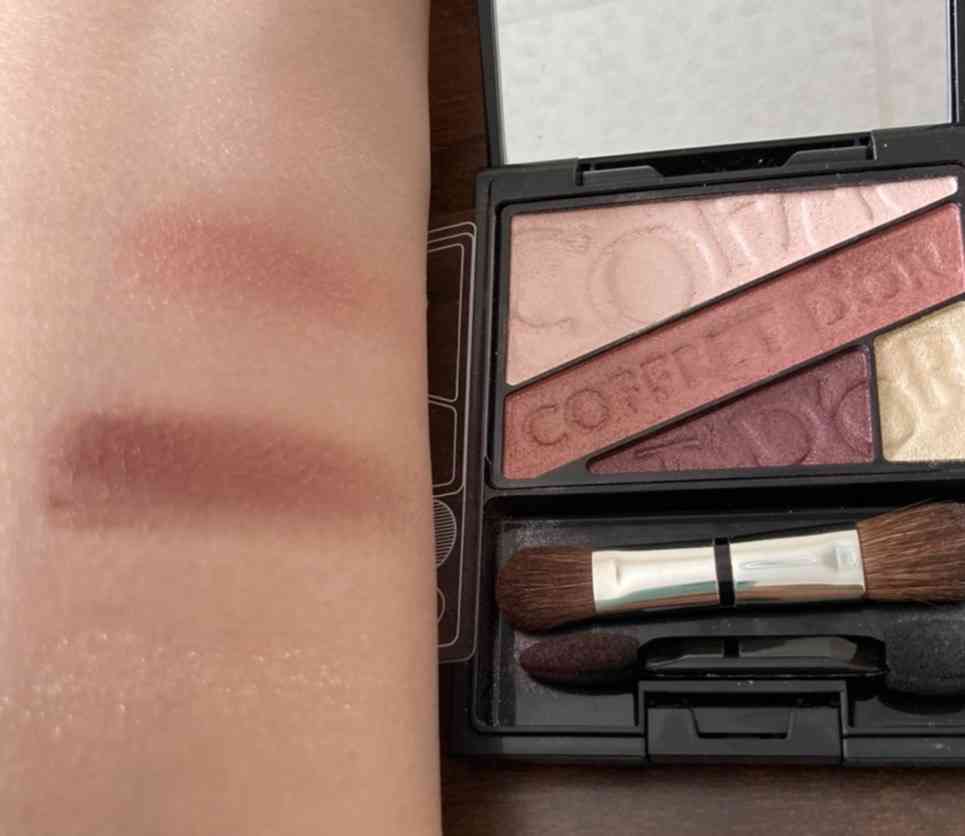 お気に入りのコスメのスウォッチを見せてください