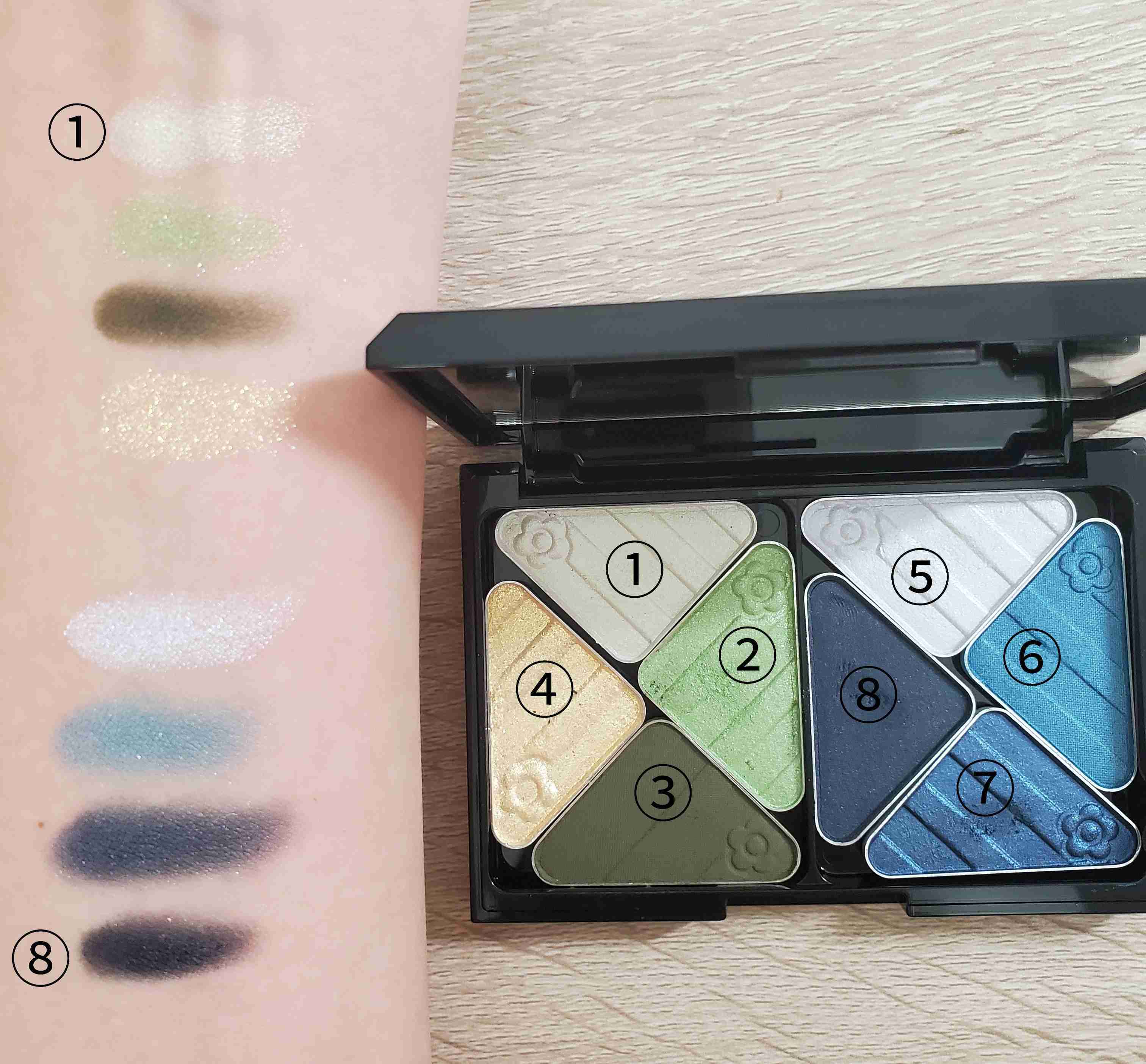 お気に入りのコスメのスウォッチを見せてください