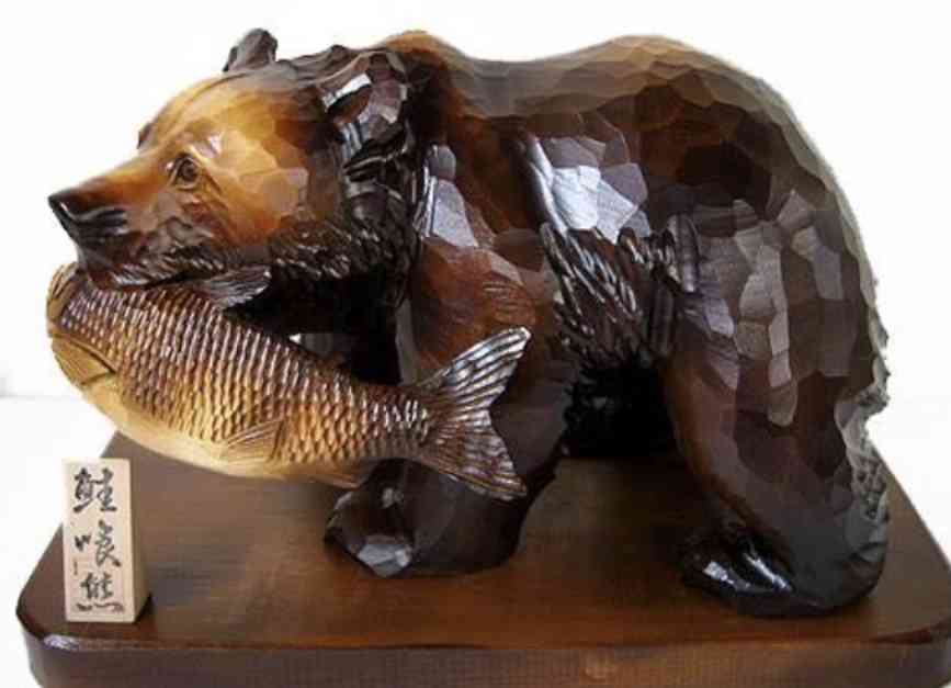 冬眠前に柿求め? ウッドデッキの衰弱クマ、殺処分に抗議も