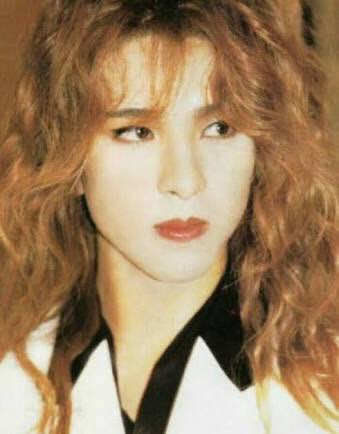 YOSHIKI、誕生日に筋肉美ショット公開でファン歓喜「腹筋ヤバ」「神がかってる」