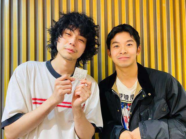 小松菜奈に2度フラれた菅田将暉　3回目で成功し友人と祝賀パーティー