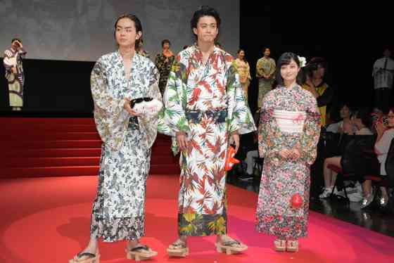 小松菜奈に2度フラれた菅田将暉　3回目で成功し友人と祝賀パーティー