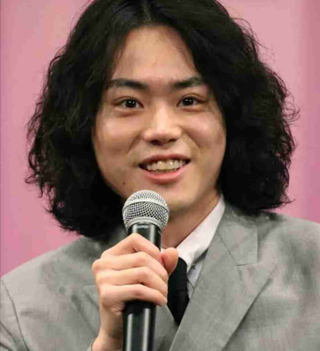 小松菜奈に2度フラれた菅田将暉　3回目で成功し友人と祝賀パーティー