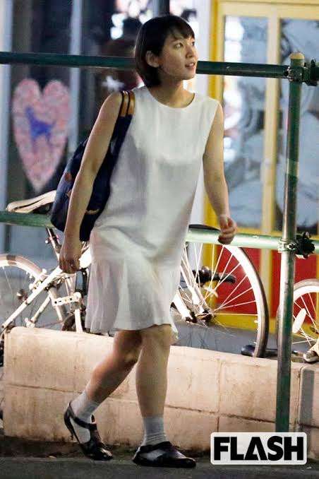 吉岡里帆、カレンダーカット公開 あいみょんも反応「天使?」