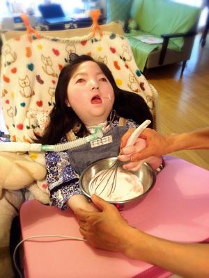 温かなほのかさんの日常　医療的ケア児の成長描く映画「帆花」